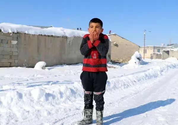 Çaldıran buz tuttu