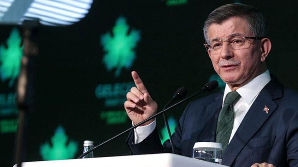 Davutoğlu, akraba kayırmacılığı ile ilgili soruya başbakanlığı döneminden örnek verdi: Hemen istifasını istedim