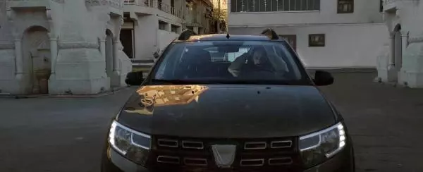 'Dünyanın en uzun adamı' ile 'Hayat tamircisi'nden kediler için kamu spotu 'Dünyanın en uzun adamı' ile 'Hayat tamircisi'nden kediler için kamu spotu