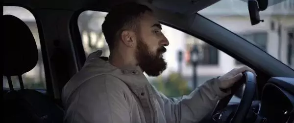 'Dünyanın en uzun adamı' ile 'Hayat tamircisi'nden kediler için kamu spotu 'Dünyanın en uzun adamı' ile 'Hayat tamircisi'nden kediler için kamu spotu