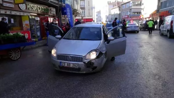 'Dur' ihtarına uymadılar, kovalamaca sırasında polis aracına çarptılar 'Dur' ihtarına uymadılar, kovalamaca sırasında polis aracına çarptılar