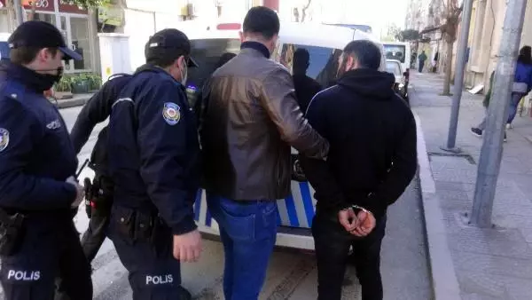 'Dur' ihtarına uymadılar, kovalamaca sırasında polis aracına çarptılar 'Dur' ihtarına uymadılar, kovalamaca sırasında polis aracına çarptılar