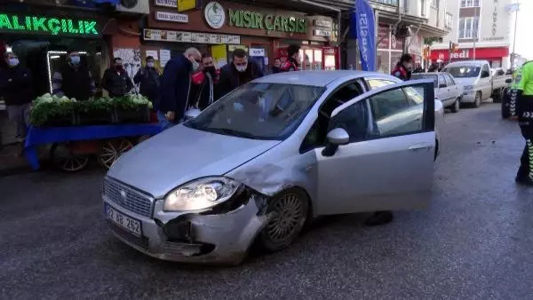 'Dur' ihtarına uymadılar, kovalamaca sırasında polis aracına çarptılar 'Dur' ihtarına uymadılar, kovalamaca sırasında polis aracına çarptılar