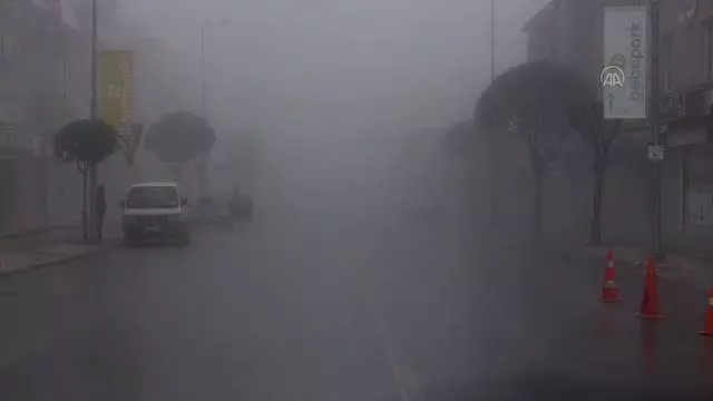 Düzce'de sis etkili oluyor Düzce'de sis etkili oluyor