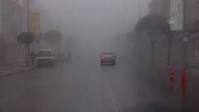 Düzce'de sis etkili oluyor Düzce'de sis etkili oluyor