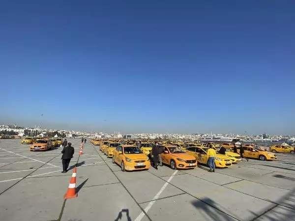 /havadan fotoğraflar // Yenikapı'da taksimetre güncelleme kuyruğu devam ediyor /havadan fotoğraflar // Yenikapı'da taksimetre güncelleme kuyruğu devam ediyor