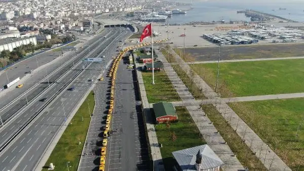 /havadan fotoğraflar // Yenikapı'da taksimetre güncelleme kuyruğu devam ediyor /havadan fotoğraflar // Yenikapı'da taksimetre güncelleme kuyruğu devam ediyor