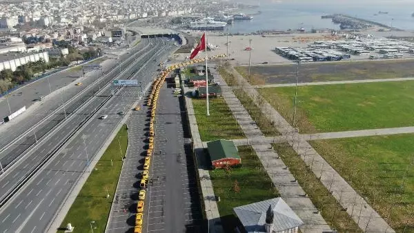 /havadan fotoğraflar // Yenikapı'da taksimetre güncelleme kuyruğu devam ediyor /havadan fotoğraflar // Yenikapı'da taksimetre güncelleme kuyruğu devam ediyor