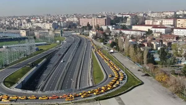 /havadan fotoğraflar // Yenikapı'da taksimetre güncelleme kuyruğu devam ediyor /havadan fotoğraflar // Yenikapı'da taksimetre güncelleme kuyruğu devam ediyor
