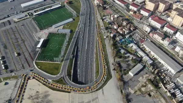 /havadan fotoğraflar // Yenikapı'da taksimetre güncelleme kuyruğu devam ediyor /havadan fotoğraflar // Yenikapı'da taksimetre güncelleme kuyruğu devam ediyor