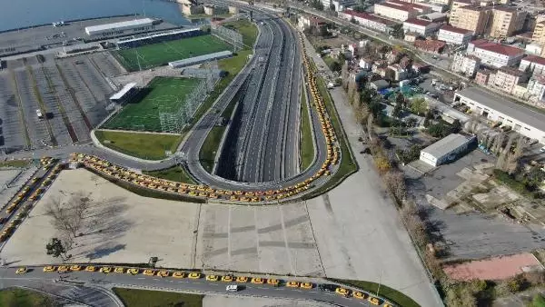 /havadan fotoğraflar // Yenikapı'da taksimetre güncelleme kuyruğu devam ediyor /havadan fotoğraflar // Yenikapı'da taksimetre güncelleme kuyruğu devam ediyor