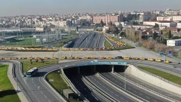 /havadan fotoğraflar // Yenikapı'da taksimetre güncelleme kuyruğu devam ediyor /havadan fotoğraflar // Yenikapı'da taksimetre güncelleme kuyruğu devam ediyor