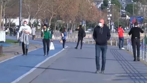 Son dakika haberi! Sokağa çıkma kısıtlamasında Caddebostan Sahili'ne akın ettiler; 86 kişiye ceza kesildi