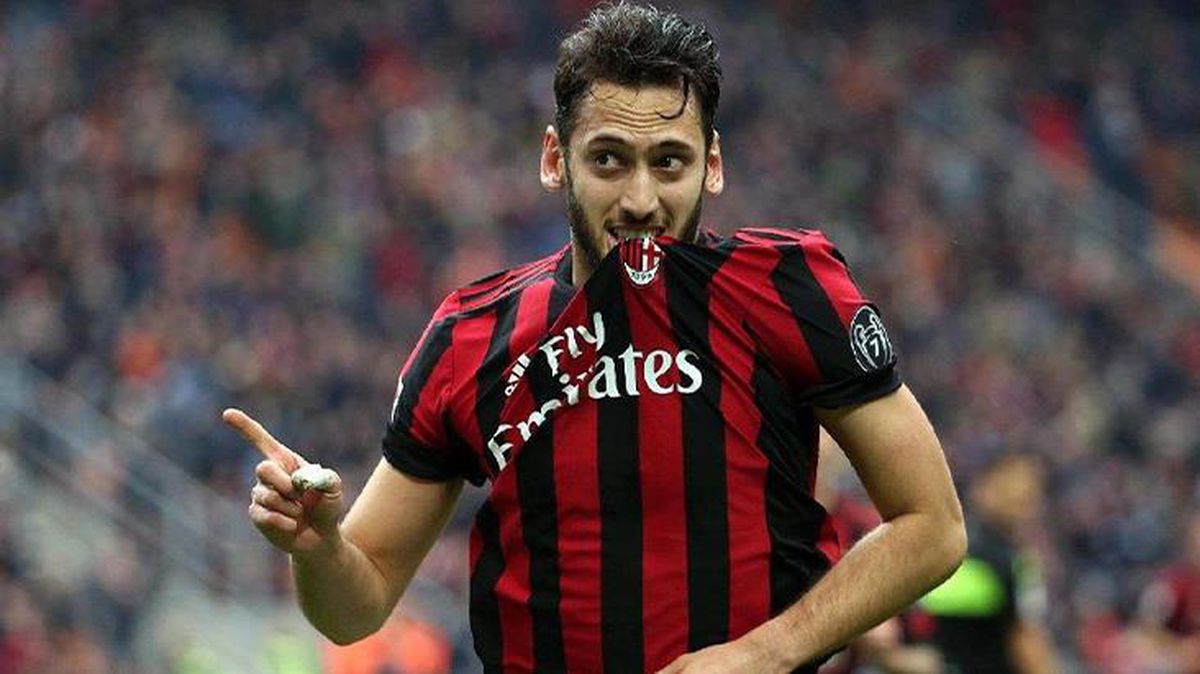 Milan'ın teklifiyle Hakan Çalhanoğlu'nun istediği rakam arasında 1.5 milyon euro kaldı