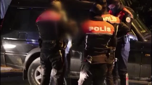 Son dakika! Polisin 'dur' ihtarına uymayan sürücü kovalamaca sonucu yakalandı