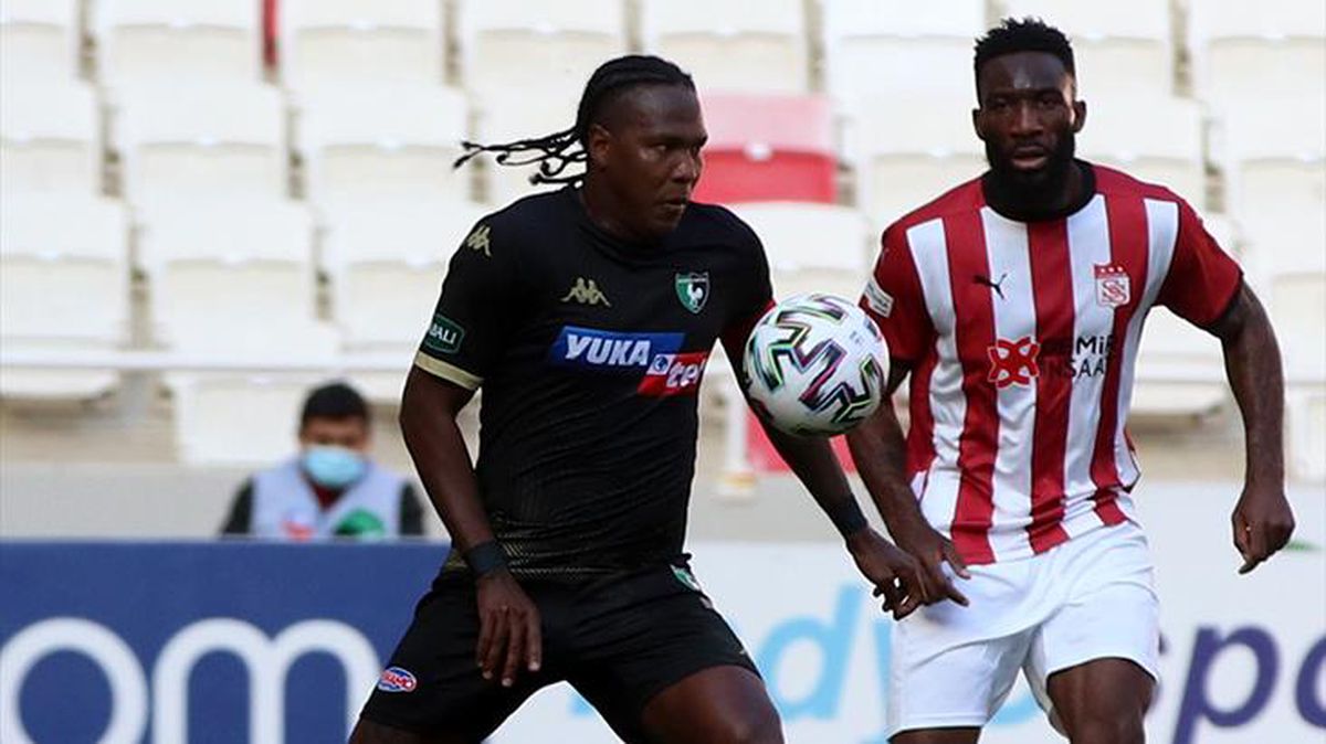 Rakibiyle kafa kafaya çarpışan Denizlisporlu Rodallega, hastanelik oldu