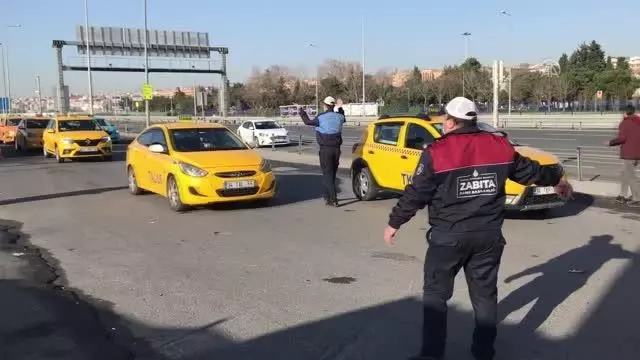 (Drone) Yenikapı'da taksicilerin taksimetre güncelleme yoğunluğu devam ediyor (Drone) Yenikapı'da taksicilerin taksimetre güncelleme yoğunluğu devam ediyor