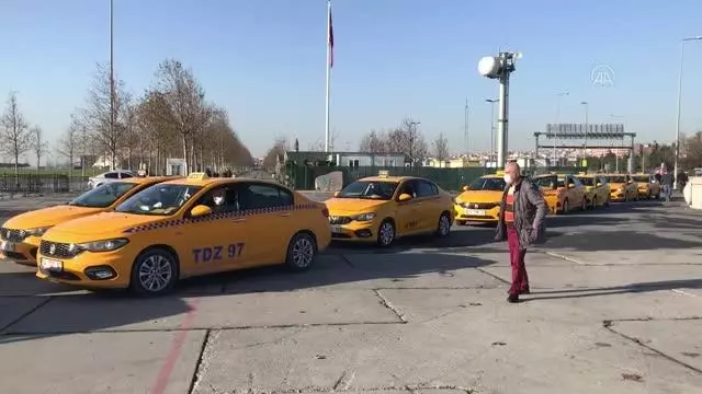 (Drone) Yenikapı'da taksicilerin taksimetre güncelleme yoğunluğu devam ediyor (Drone) Yenikapı'da taksicilerin taksimetre güncelleme yoğunluğu devam ediyor