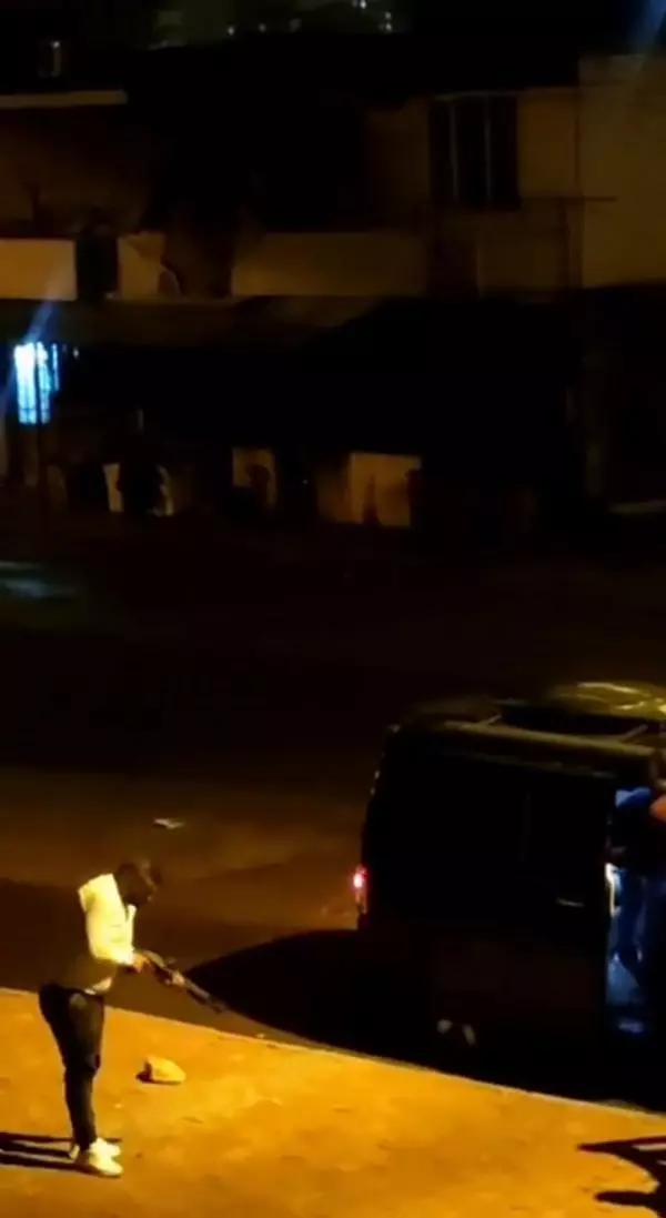 Yılbaşında pompalı tüfekle ateş açıp, havai fişek patlatan 4 kişiye 17 bin TL ceza Yılbaşında pompalı tüfekle ateş açıp, havai fişek patlatan 4 kişiye 17 bin TL ceza