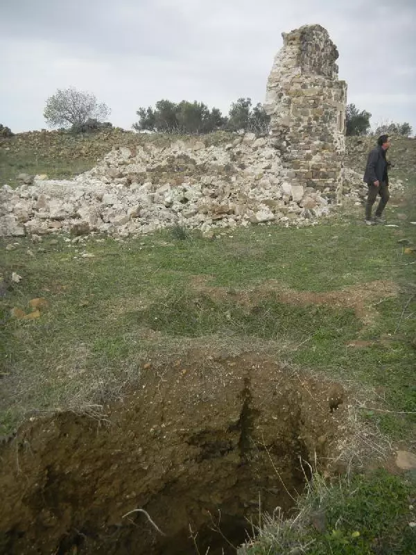 250 yıllık manastır şapeli defineci kazıları nedeniyle yıkıldı 250 yıllık manastır şapeli defineci kazıları nedeniyle yıkıldı