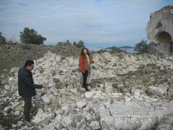 250 yıllık manastır şapeli defineci kazıları nedeniyle yıkıldı 250 yıllık manastır şapeli defineci kazıları nedeniyle yıkıldı