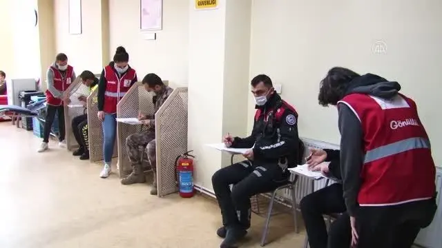 AFAD ve emniyet personelinden farkındalık için kan bağışı AFAD ve emniyet personelinden farkındalık için kan bağışı