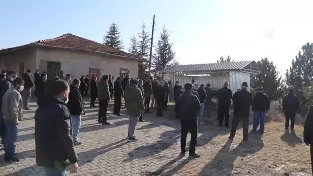 Son dakika haber! Ankara'da apartman garajında hayatını kaybeden gençlerden Burak Karakoç'un cenazesi toprağa verildi Son dakika haber! Ankara'da apartman garajında hayatını kaybeden gençlerden Burak Karakoç'un cenazesi toprağa verildi