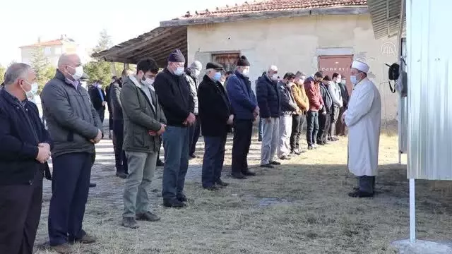 Son dakika haber! Ankara'da apartman garajında hayatını kaybeden gençlerden Burak Karakoç'un cenazesi toprağa verildi Son dakika haber! Ankara'da apartman garajında hayatını kaybeden gençlerden Burak Karakoç'un cenazesi toprağa verildi
