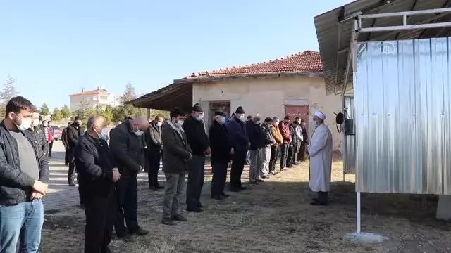 Son dakika haber! Ankara'da apartman garajında hayatını kaybeden gençlerden Burak Karakoç'un cenazesi toprağa verildi Son dakika haber! Ankara'da apartman garajında hayatını kaybeden gençlerden Burak Karakoç'un cenazesi toprağa verildi
