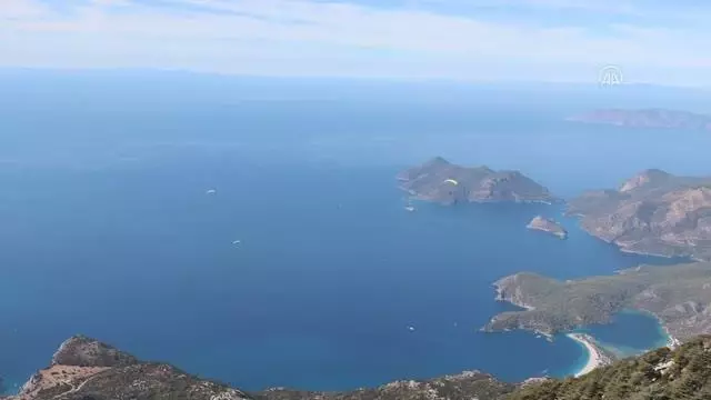 Babadağ'dan 73 bin 910 kişi yamaç paraşütüyle uçtu Babadağ'dan 73 bin 910 kişi yamaç paraşütüyle uçtu