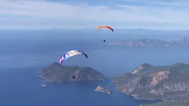 Babadağ'dan 73 bin 910 kişi yamaç paraşütüyle uçtu Babadağ'dan 73 bin 910 kişi yamaç paraşütüyle uçtu