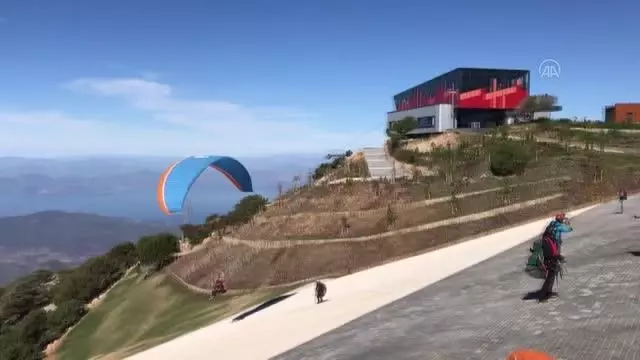 Babadağ'dan 73 bin 910 kişi yamaç paraşütüyle uçtu Babadağ'dan 73 bin 910 kişi yamaç paraşütüyle uçtu