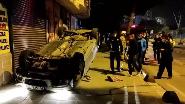 Bağcılar'da otomobil takla attı Bağcılar'da otomobil takla attı