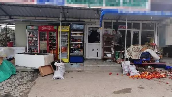 Çanakkale'de engelli gence cinsel saldırı şüphelisinin iş yerinin camları kırıldı Çanakkale'de engelli gence cinsel saldırı şüphelisinin iş yerinin camları kırıldı