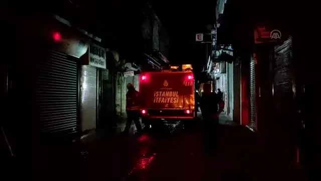 Fatih'teki tarihi iş hanında çıkan yangında 1 kişi öldü Fatih'teki tarihi iş hanında çıkan yangında 1 kişi öldü