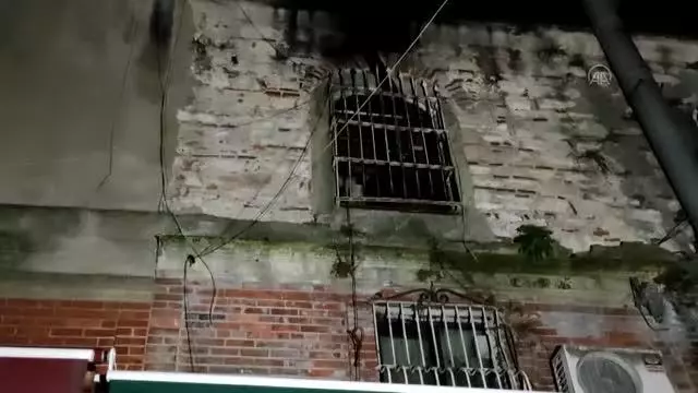 Fatih'teki tarihi iş hanında çıkan yangında 1 kişi öldü Fatih'teki tarihi iş hanında çıkan yangında 1 kişi öldü