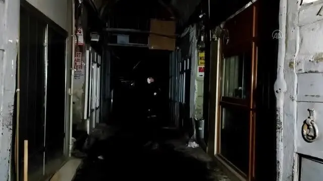 Fatih'teki tarihi iş hanında çıkan yangında 1 kişi öldü Fatih'teki tarihi iş hanında çıkan yangında 1 kişi öldü