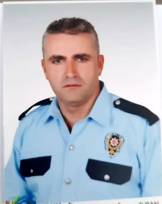 Fethiye'de görevi başında rahatsızlanan polis memuru hayatını kaybetti Fethiye'de görevi başında rahatsızlanan polis memuru hayatını kaybetti