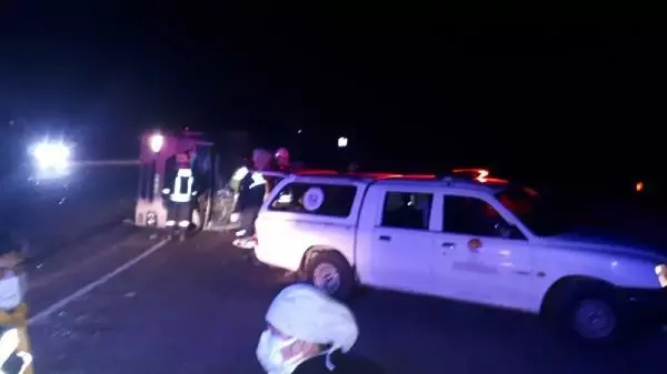Son dakika haber! Geri dönüşüm malzemesi yüklü TIR devrildi, sürücü öldü Son dakika haber! Geri dönüşüm malzemesi yüklü TIR devrildi, sürücü öldü