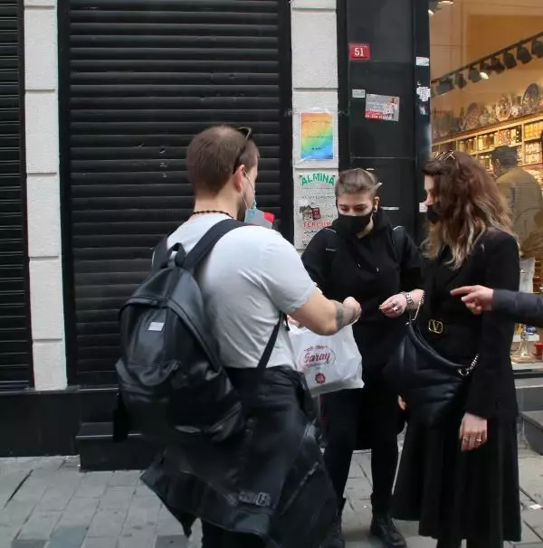 İstiklal Caddesi'nde sigara için turistlere ceza kesildi