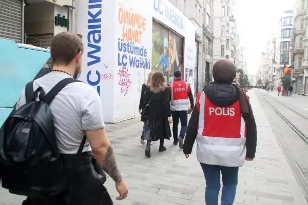 İstiklal Caddesi'nde sigara için turistlere ceza kesildi