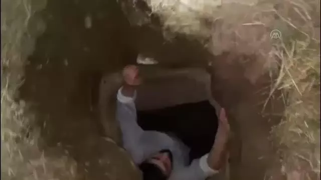 Kaçak kazı yapan 3 şüpheli yakalandı Kaçak kazı yapan 3 şüpheli yakalandı