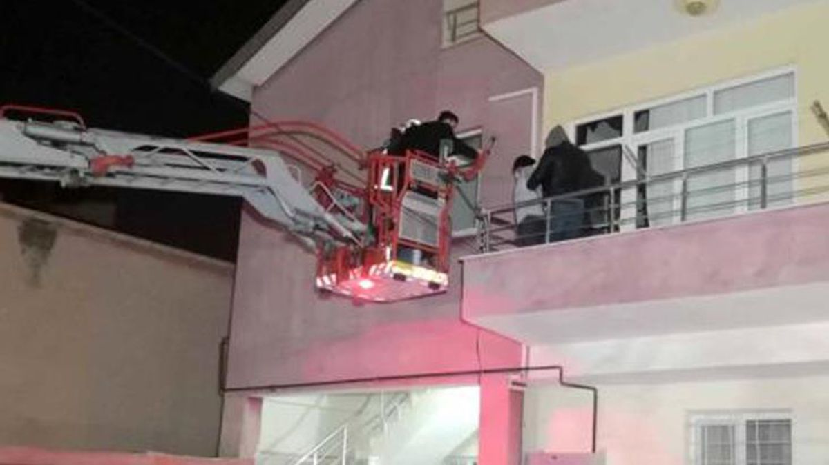 Kendisine emanet edilen evi soyan kiracı, ekipler tarafından kıskıvrak yakalandı