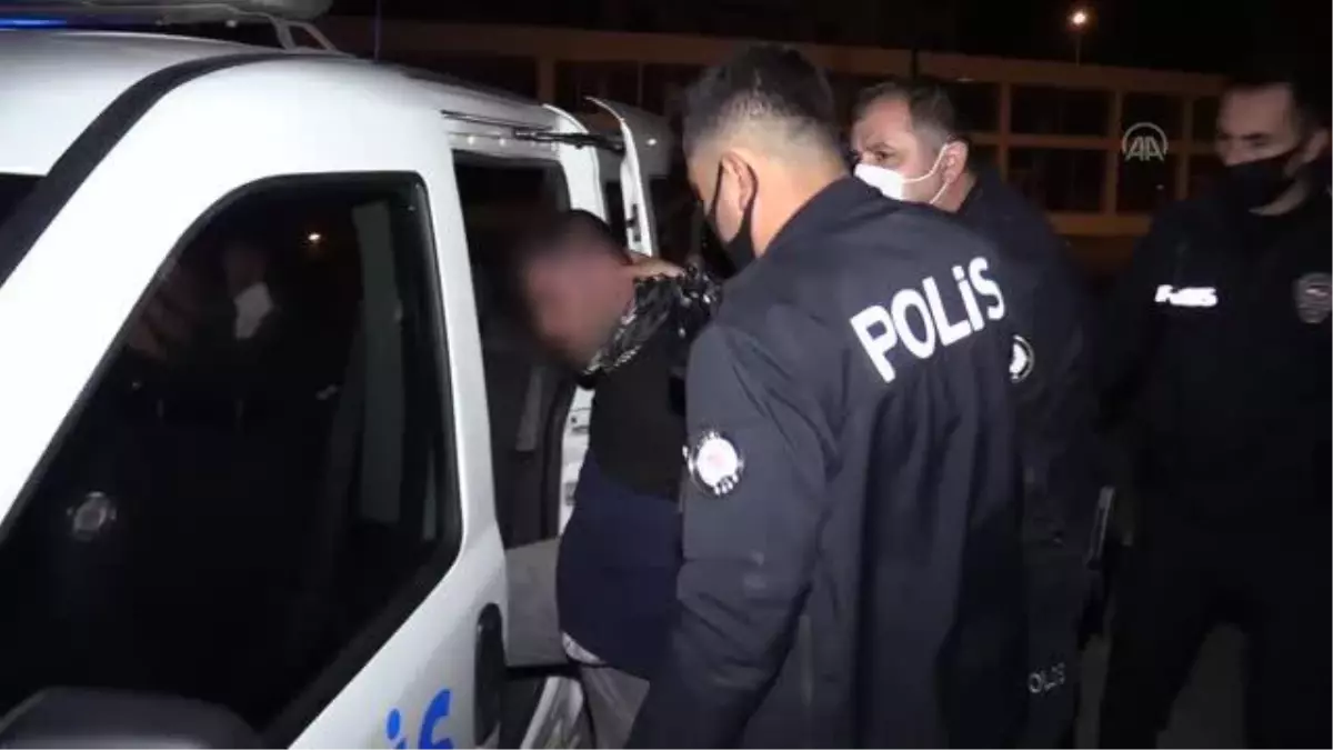 Kuyumcuya giren iki hırsız suçüstü yakalandı