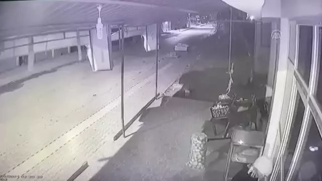 Son dakika haberleri: Marketten hırsızlık güvenlik kamerasında Son dakika haberleri: Marketten hırsızlık güvenlik kamerasında