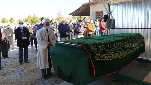 Son dakika haberi! Otoparkta ölü bulunan 3 gençten Burak, Çankırı'da toprağa verildi Son dakika haberi! Otoparkta ölü bulunan 3 gençten Burak, Çankırı'da toprağa verildi