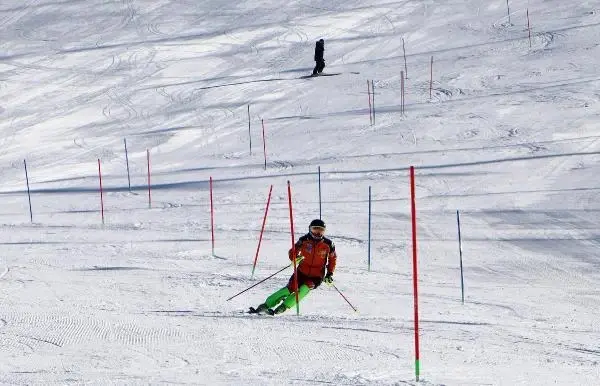 Palandöken'de kısıtlamada sadece milli sporcular kayabildi Palandöken'de kısıtlamada sadece milli sporcular kayabildi