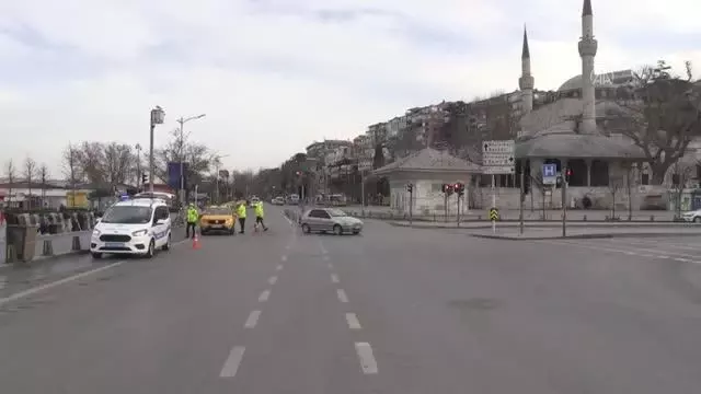 Son dakika haberleri! Pazar gününe sakin uyandı - Eminönü ve Galata Köprüsü Son dakika haberleri! Pazar gününe sakin uyandı - Eminönü ve Galata Köprüsü