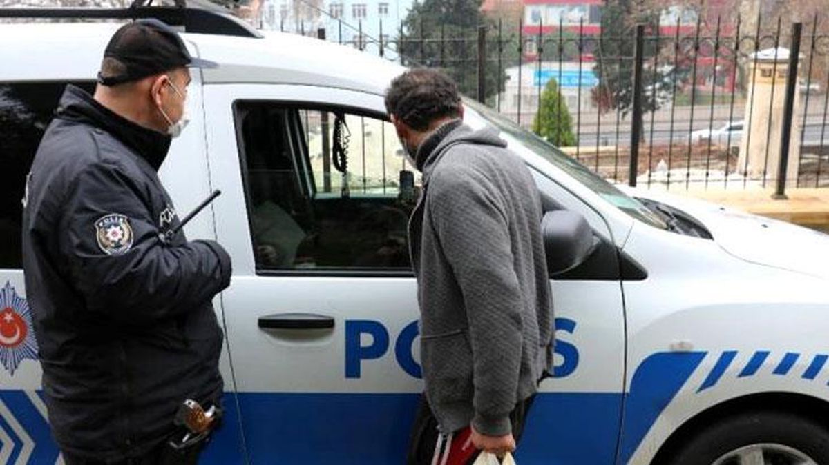 Sokağa çıkma kısıtlamasını ihlal eden alkollü vatandaş: Maraş Kalesi'ndeki Türk bayrağını bekliyorum