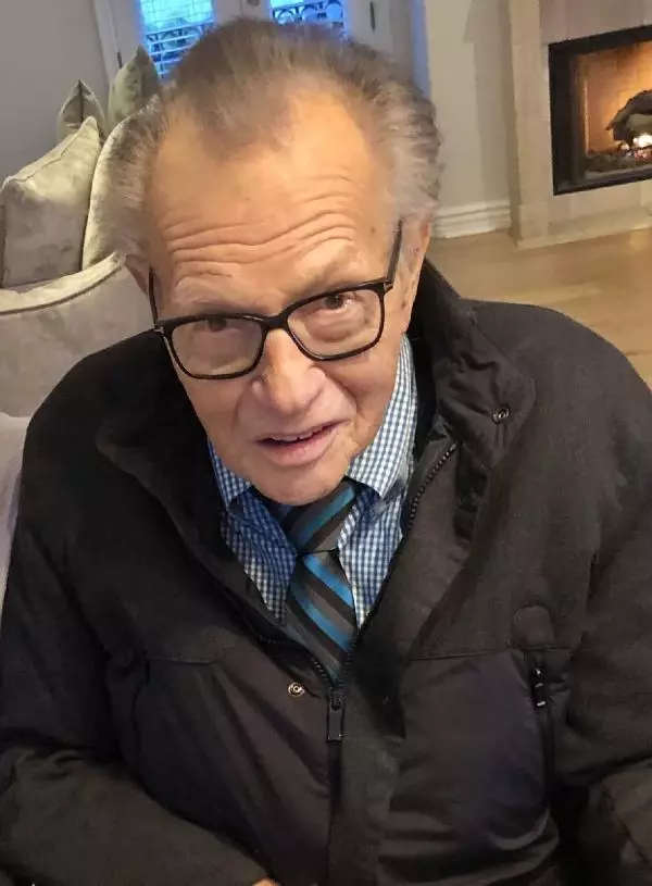 Ünlü sunucu Larry King koronavirüse yakalandı Ünlü sunucu Larry King koronavirüse yakalandı